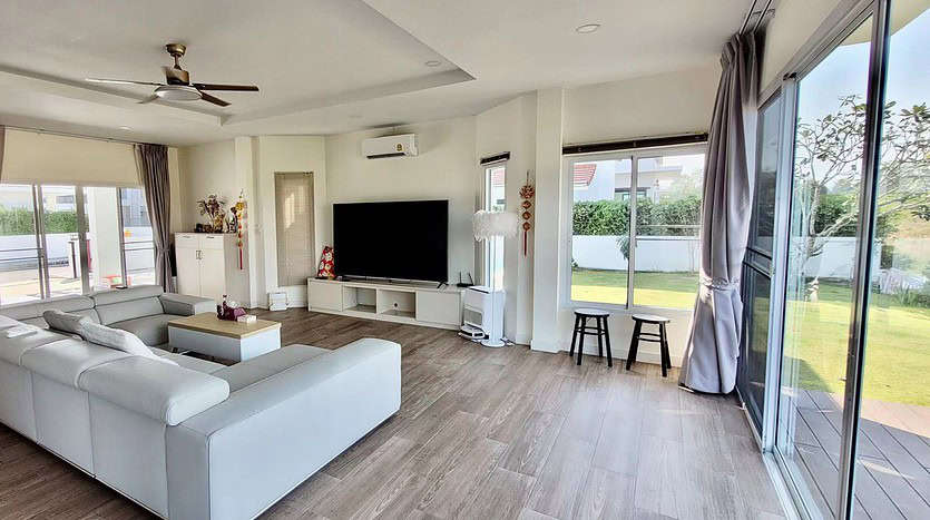 Premier Lakefront Villa For Sale in Hua Hin With Exclusive Waterfront & Garden