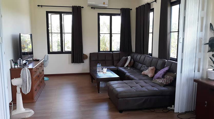 Spacious House for Sale in Hua Hin’s Hin Lek Fai Area on a Large Land Plot