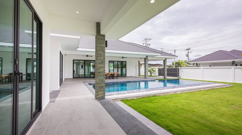 Highland Villas 3 Hua Hin Luxury Pool Villa For Sale Near Black Mountain Golf