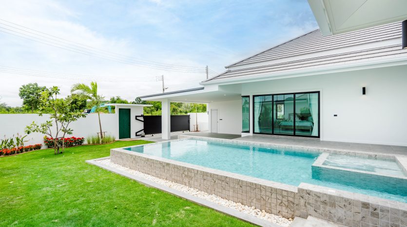 Luxurious Pool Villa for Sale in Botanica Hua Hin