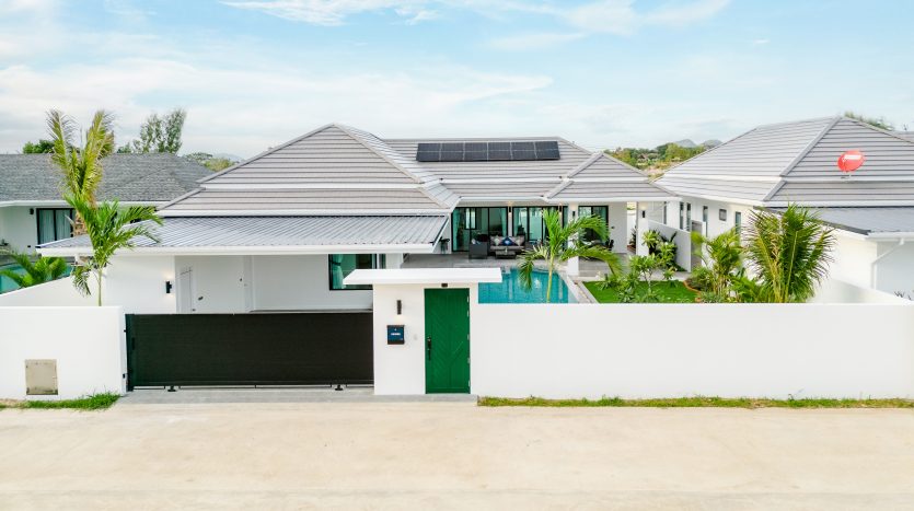 Luxurious Pool Villa for Sale in Botanica Hua Hin