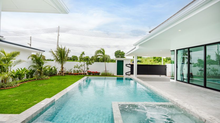 Luxurious Pool Villa for Sale in Botanica Hua Hin