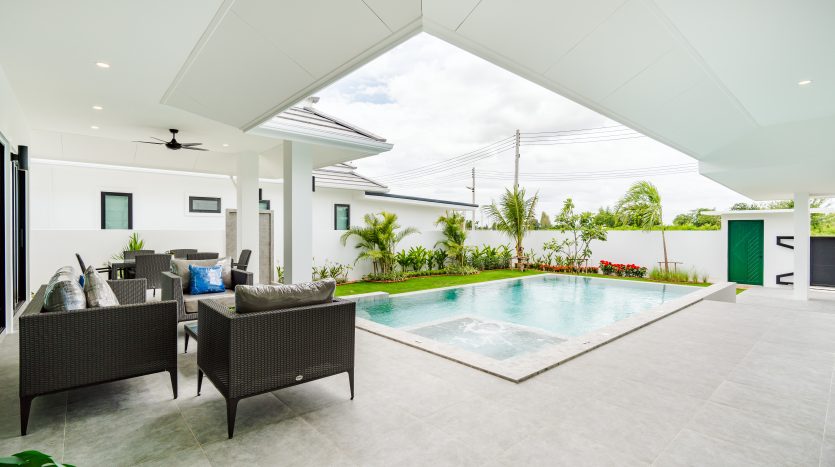 Luxurious Pool Villa for Sale in Botanica Hua Hin