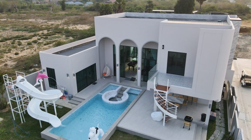 Lavish Resdential Property for Sale In Reeva Pool Villa Cha-am