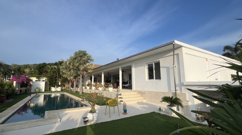 Spacious 3-Bedroom Pool Villa for Sale in Prime Hua Hin Location – Fully Furnished & Move-In Ready-2
