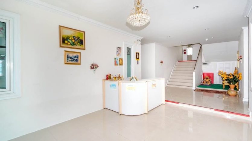 24-Room Apartment for Sale in Hua Hin Soi 94 – Prime Location Near Beach