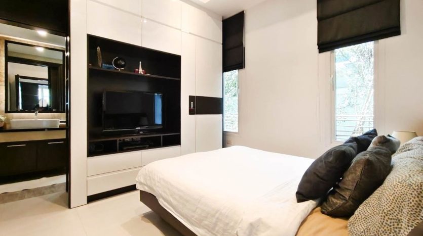 Luxurious 3-Bedroom Pool Villa for Sale in Smart House Valley, Hua Hin