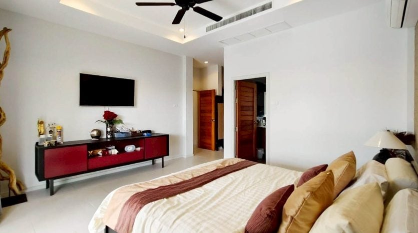 Ready to Move-in Luxury Pool Villa Near Golf Course for Sale In Hua Hin