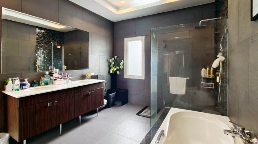 Ready to Move-in Luxury Pool Villa Near Golf Course for Sale In Hua Hin