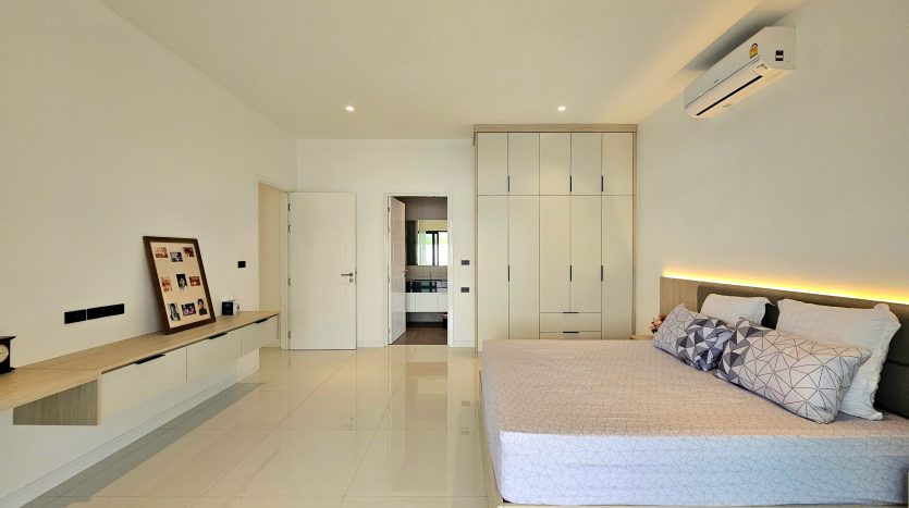 The Clouds 2 Premium Pool Villa for Sale in Hua Hin Soi 70