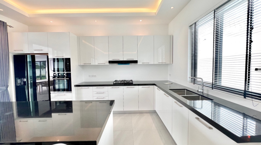 Brand New Luxury 3-Bedroom Pool Villa for Sale in Hua Hin Town