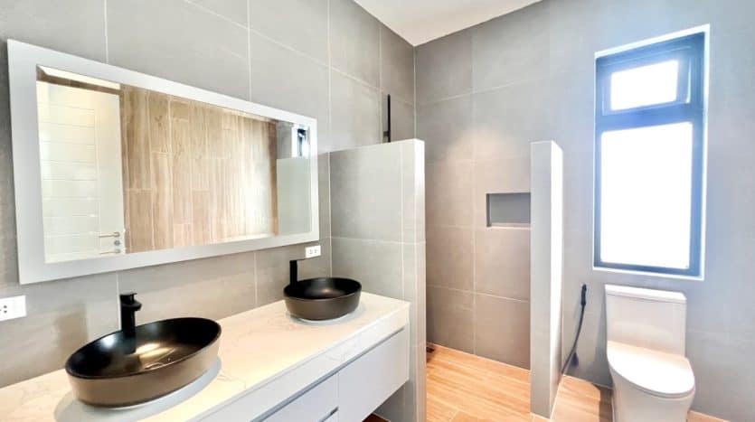 Brand New Luxury 3-Bedroom Pool Villa for Sale in Hua Hin Town