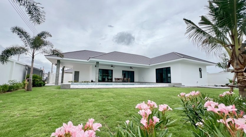 Brand New Luxury 3-Bedroom Pool Villa for Sale in Hua Hin Town