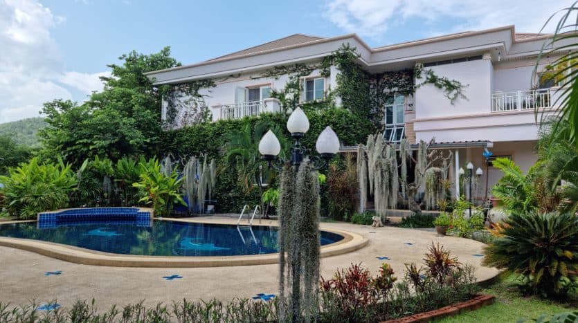 Luxurious Dream Home Pool Villa for Sale in Hua Hin