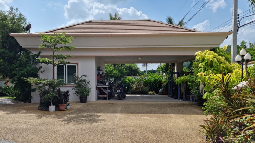 Luxurious Dream Home Pool Villa for Sale in Hua Hin